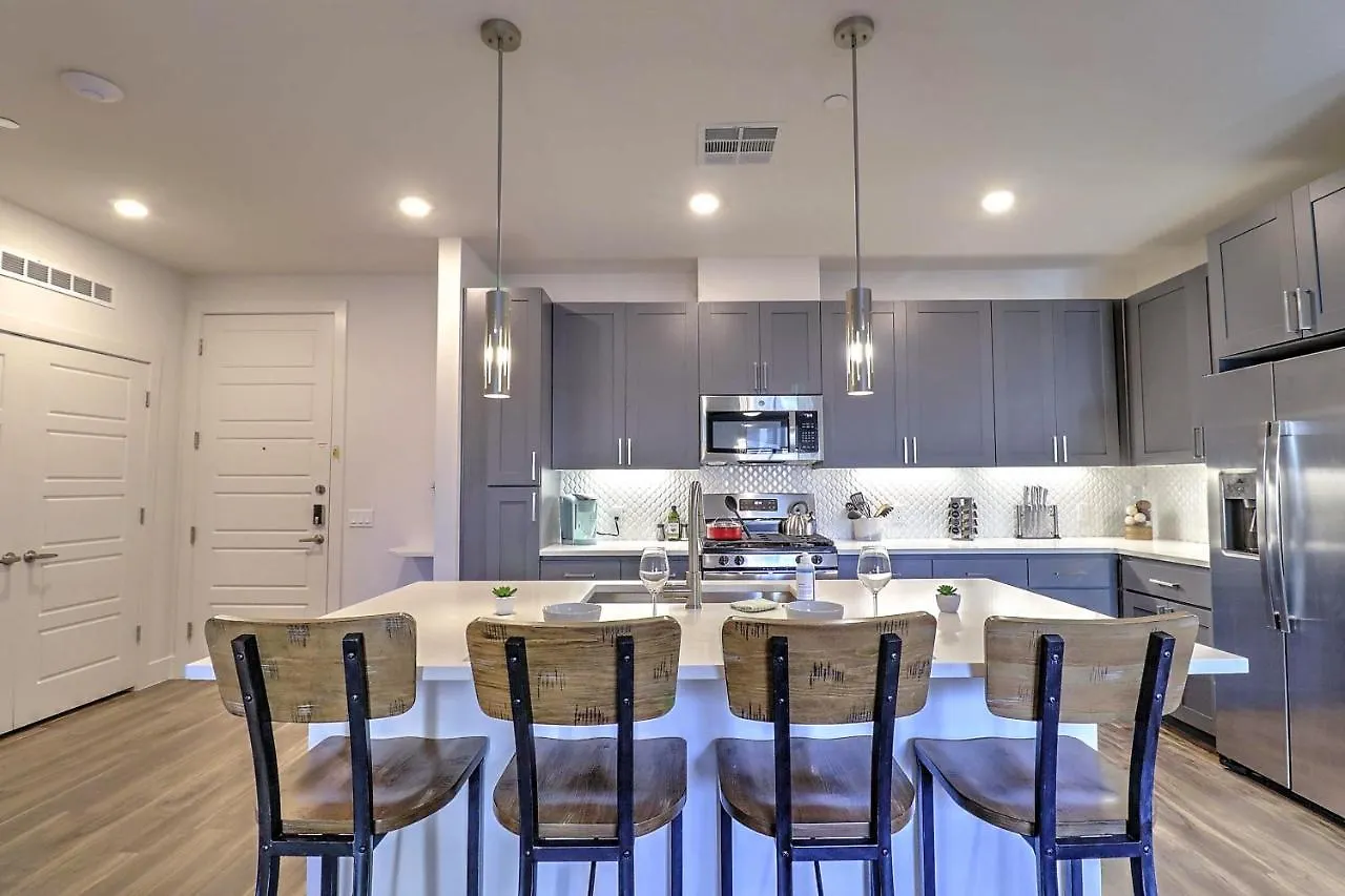Exquisite Home-Walk Score 81-Shopping District-King Bed-Parking -G3021 Scottsdale
