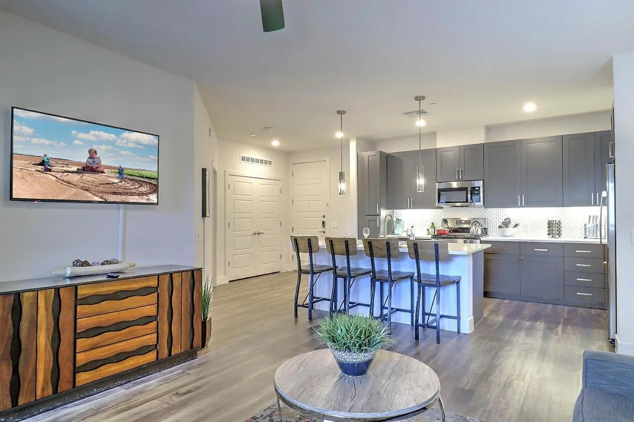 Exquisite Home-Walk Score 81-Shopping District-King Bed-Parking -G3021 Scottsdale
